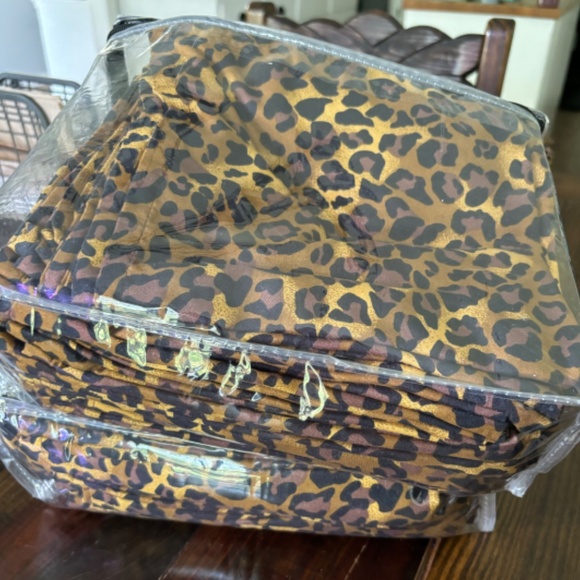 70 cloth napkins 100% cotton leopard cheetah print 18x18 inch - Picture 5 of 7